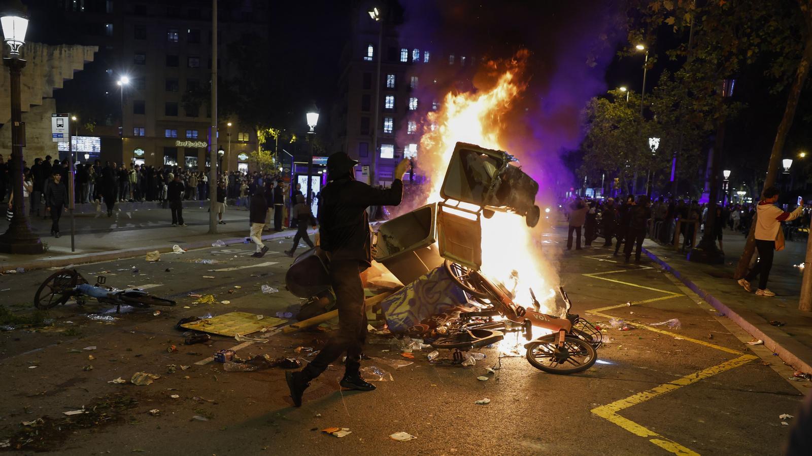 Centrul Barcelonei a fost scena unor proteste violente